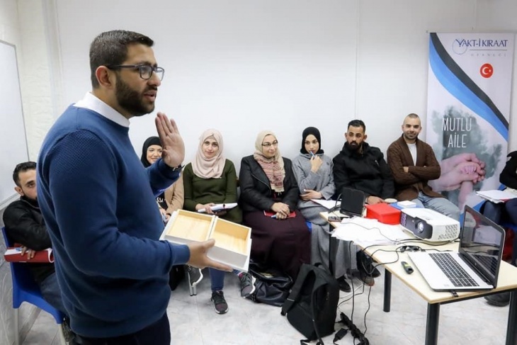مؤسسة لمسة وفاء أهالي القدس تنظم دورة الأسرة السعيدة