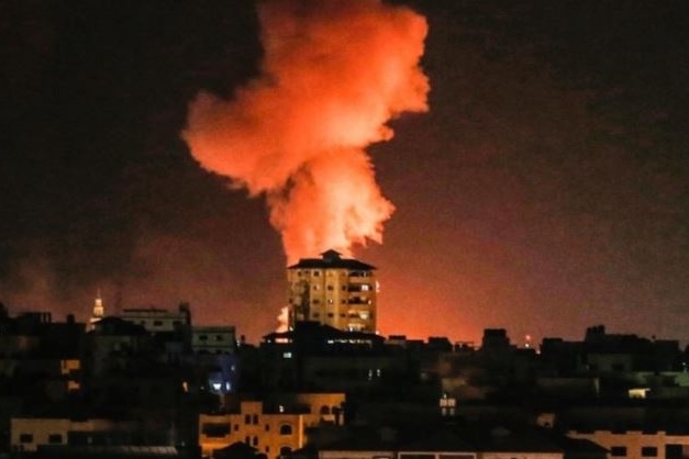 طائرات الاحتلال تستهدف عدة مواقع في قطاع غزة