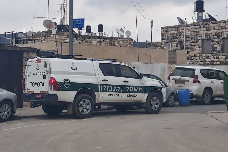 الاحتلال يعتقل  سيدة من بلدة بيت حنينا شمال القدس