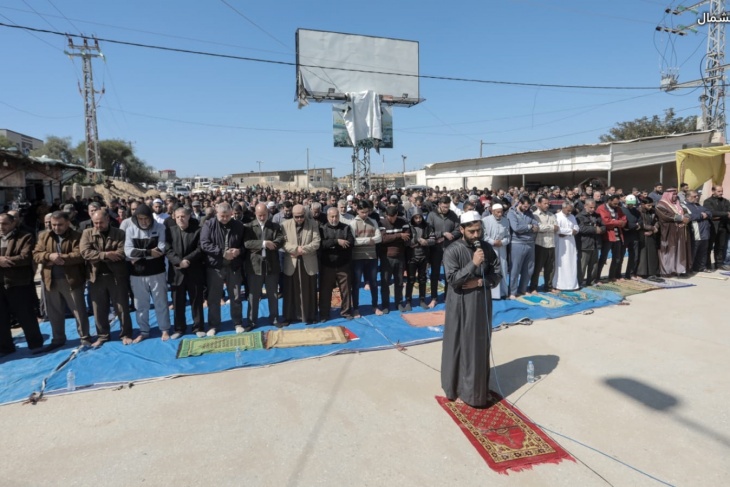 صلاة جمعة امام معبر بيت حانون للتنديد بـ&quot;صفقة القرن&quot;