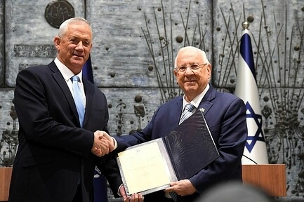 يسعى لحكومة موسعة- الرئيس الإسرائيلي يكلف غانتس بتشكيل حكومة