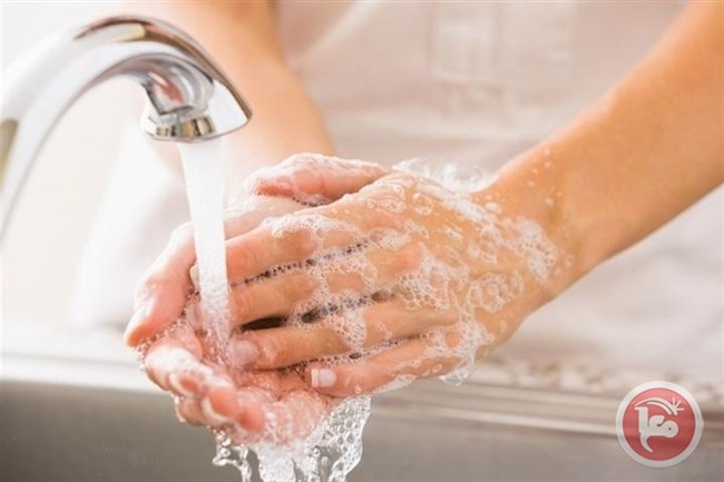 ماء دافئ وصابون.. أفضل من الكحول للقضاء على كورونا